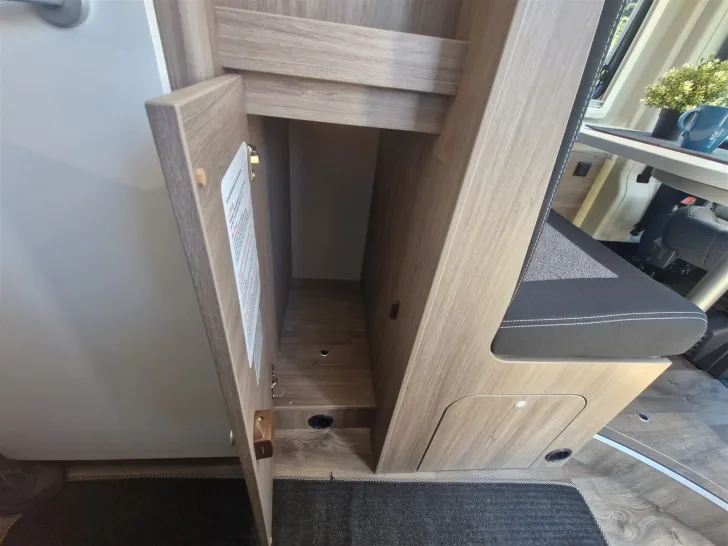 Fahrzeugbild Carado CV640 Entry *e.-Trittstufe*AWT isoliert/beheizt* #20