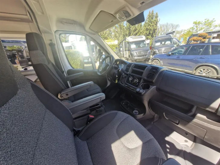 Fahrzeugbild Carado CV640 Entry *e.-Trittstufe*AWT isoliert/beheizt* #33