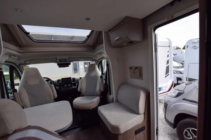 Fahrzeugbild Carado T447 pro+ *Hubbett* #12