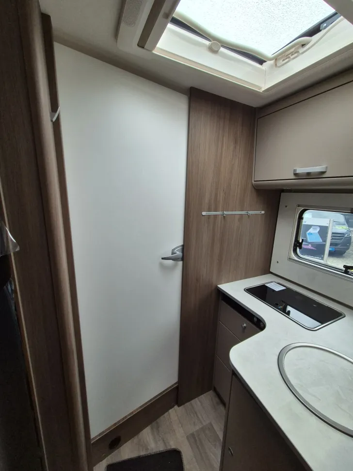 Fahrzeugbild Carado T447 pro+ *Hubbett*Markise*Safety-Paket* #23