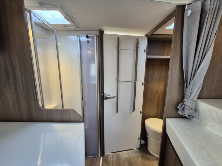 Fahrzeugbild Carado T447 pro+ *Safety-Paket*Hubbett*Holzrost* #24