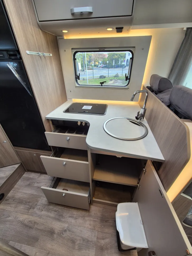 Fahrzeugbild Carado T448 pro+ *5 Sitzplätze*5 Schlafplätze*Hubbett #17