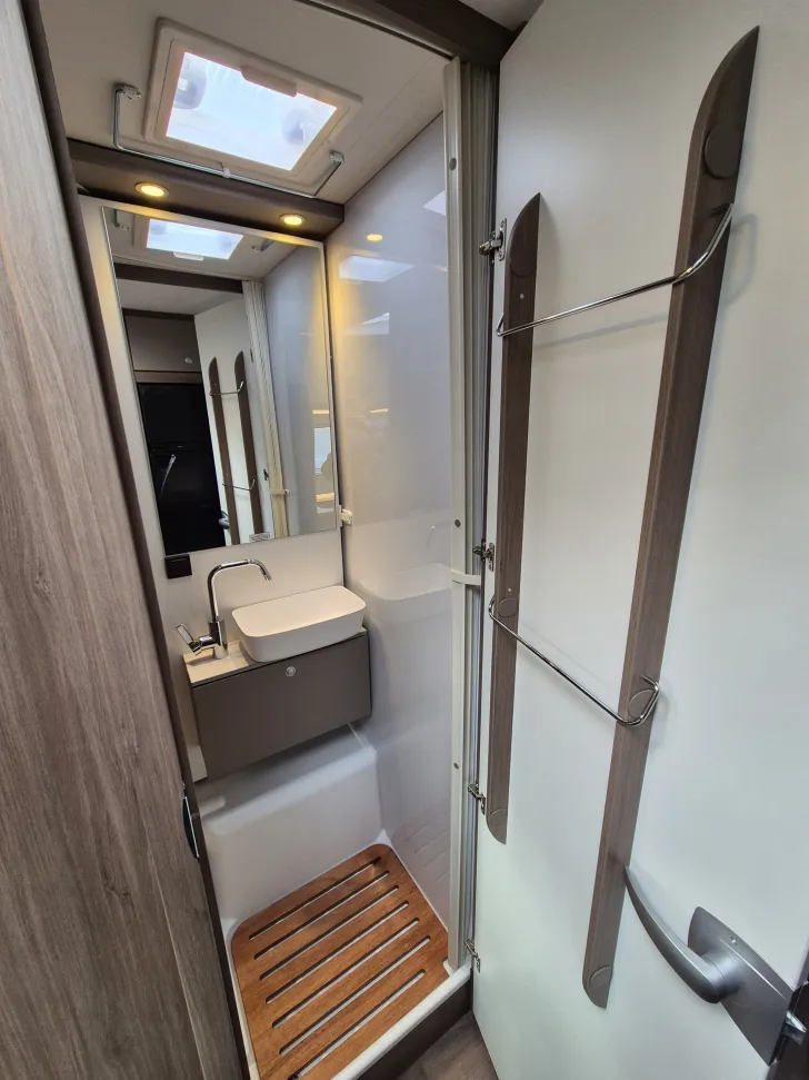 Fahrzeugbild Carado T448 pro+ *5 Sitzplätze*5 Schlafplätze*Hubbett #22