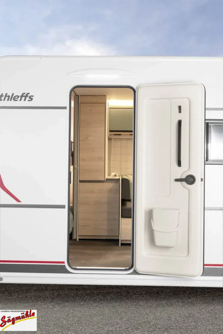 Fahrzeugbild Dethleffs Camper 530 FSK mit Etagenbetten #5