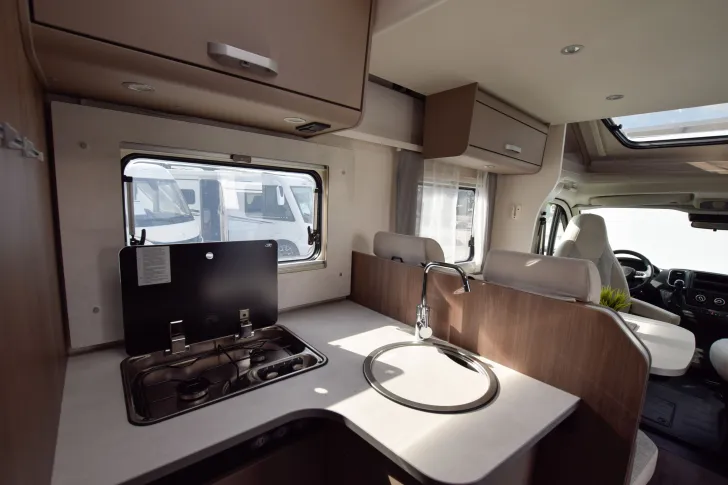 Fahrzeugbild Carado T447 pro+ *Hubbett*TV-Paket*Bettumbau* #14