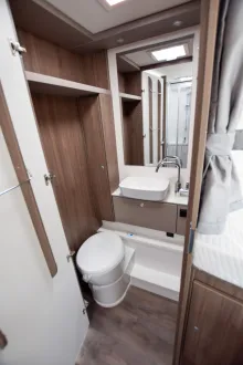 Fahrzeugbild Carado T447 pro+ *Hubbett*TV-Paket*Bettumbau* #19