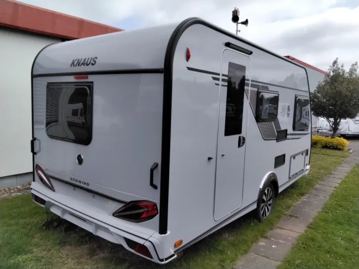 Fahrzeugbild Knaus Südwind 420 QD Black Selection Modell 2026 #4