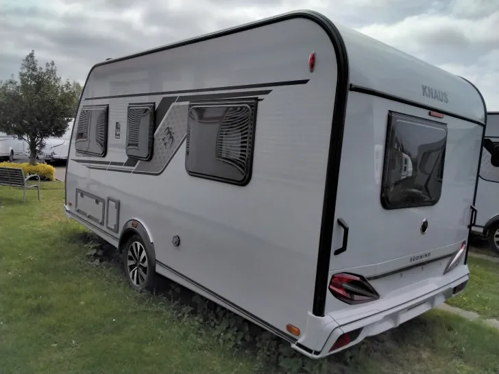 Fahrzeugbild Knaus Südwind 420 QD Black Selection Modell 2026 #12