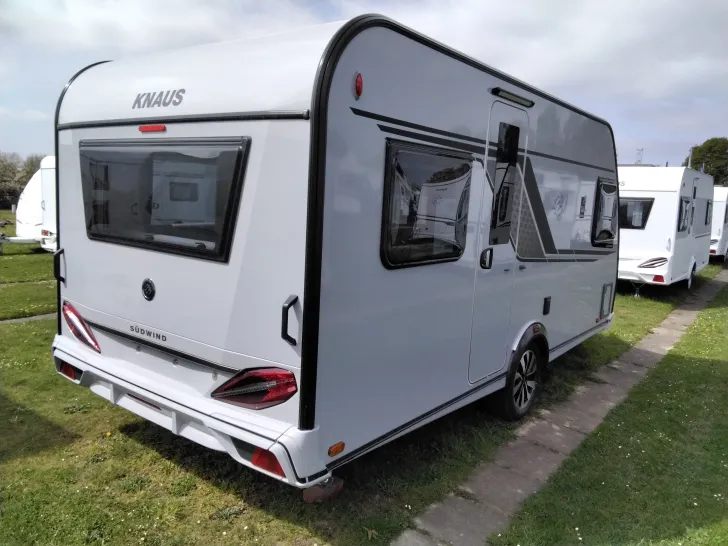 Fahrzeugbild Knaus Südwind 450 FU Black Selection Modell 2026 #4