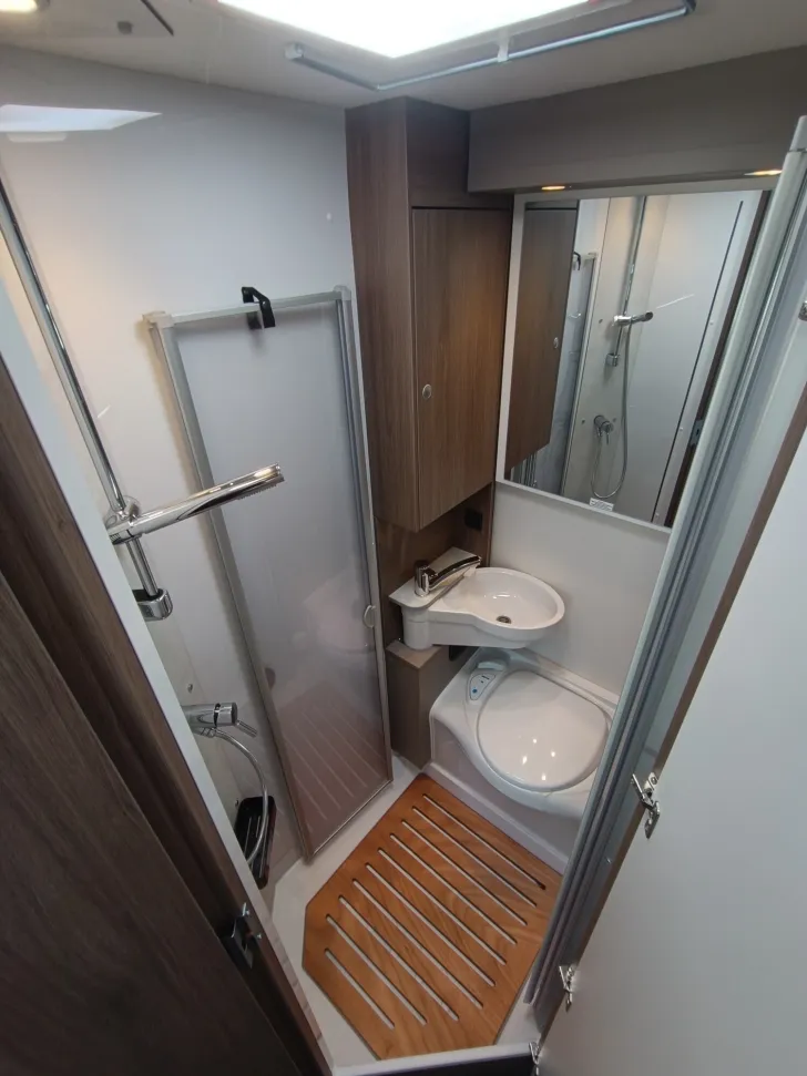 Fahrzeugbild Carado T 135 H 140PS Schalter,Hubbett, Fahrradträger #35