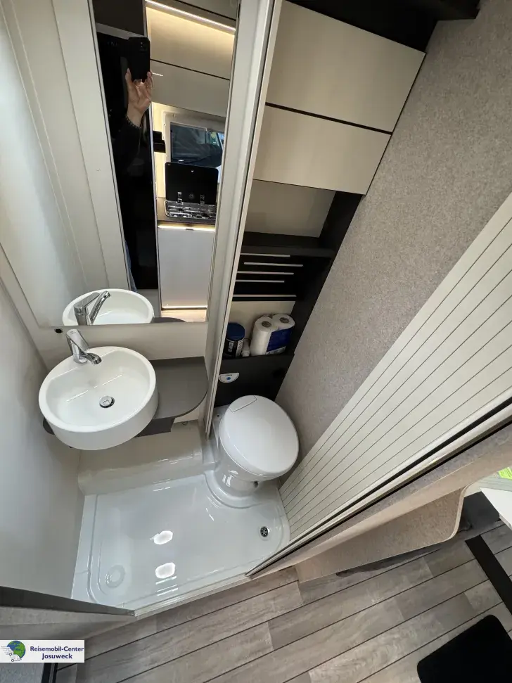 Fahrzeugbild Forster T Coupé 669 EB Coupe Einzelbetten Hubbett #9