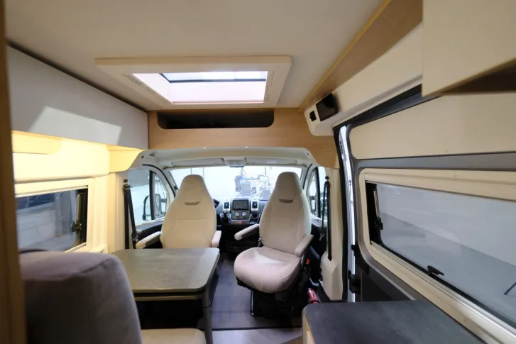 Fahrzeugbild Joa Camp 60 G/Festbett/Markise/AHK/Klima #10