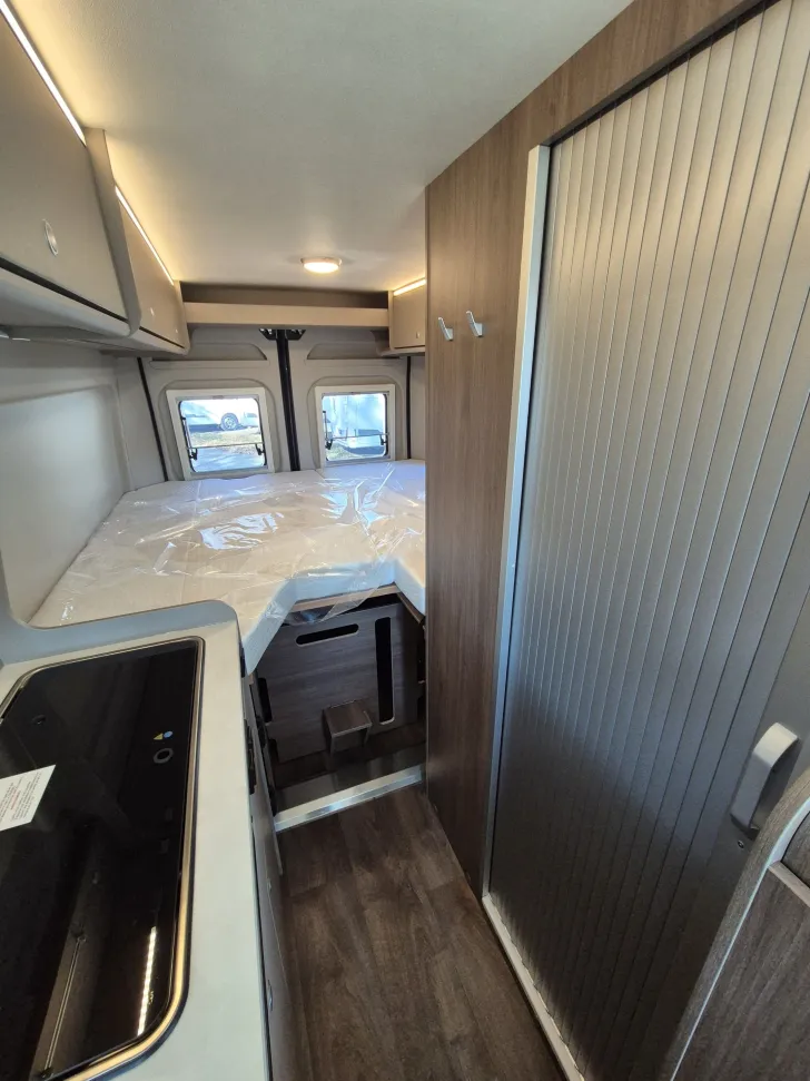 Fahrzeugbild Carado CV640 PRO+ Aufstelldach*Schwenkbad* #21