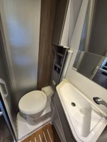 Fahrzeugbild Carado CV640 PRO+ Aufstelldach*Schwenkbad* #23