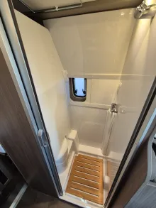 Fahrzeugbild Carado CV640 PRO+ Aufstelldach*Schwenkbad* #24