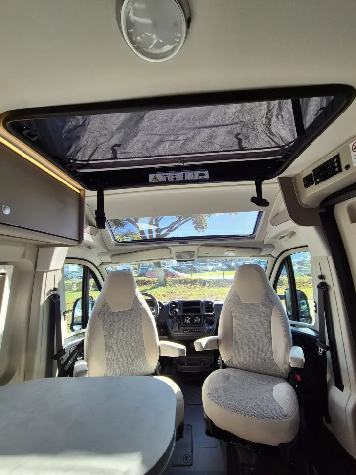 Fahrzeugbild Carado CV640 PRO+ Aufstelldach*Schwenkbad* #28