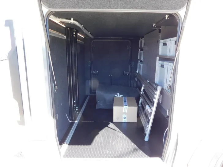 Fahrzeugbild Niesmann + Bischoff iSmove 6.9 E Festtank-Toilette, Gastank, Hubbett #10