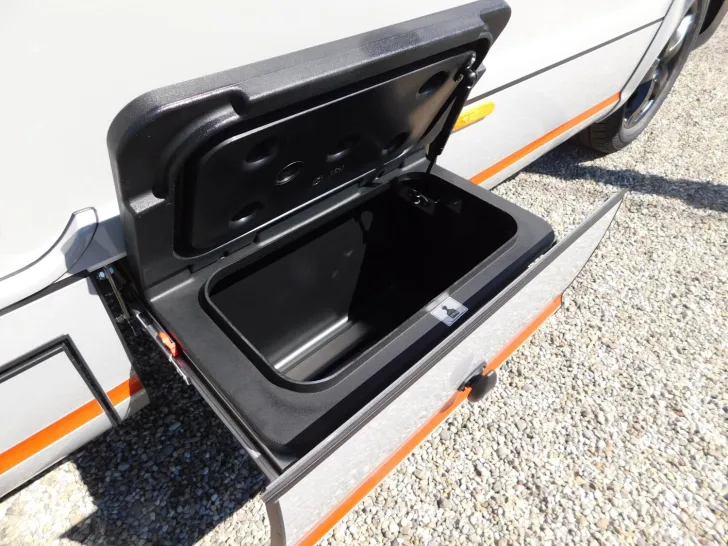 Fahrzeugbild Niesmann + Bischoff iSmove 6.9 E Festtank-Toilette, Gastank, Hubbett #28