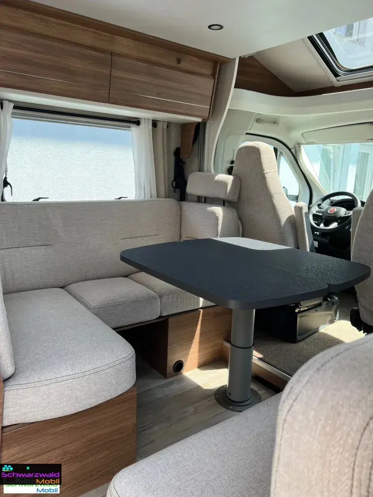Fahrzeugbild Pilote P720P Expr. Autom. 5 Sitze -Tageszulassung- #11