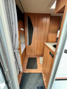 Fahrzeugbild Weinsberg CaraOne 400 LK mit Vorzelt #6