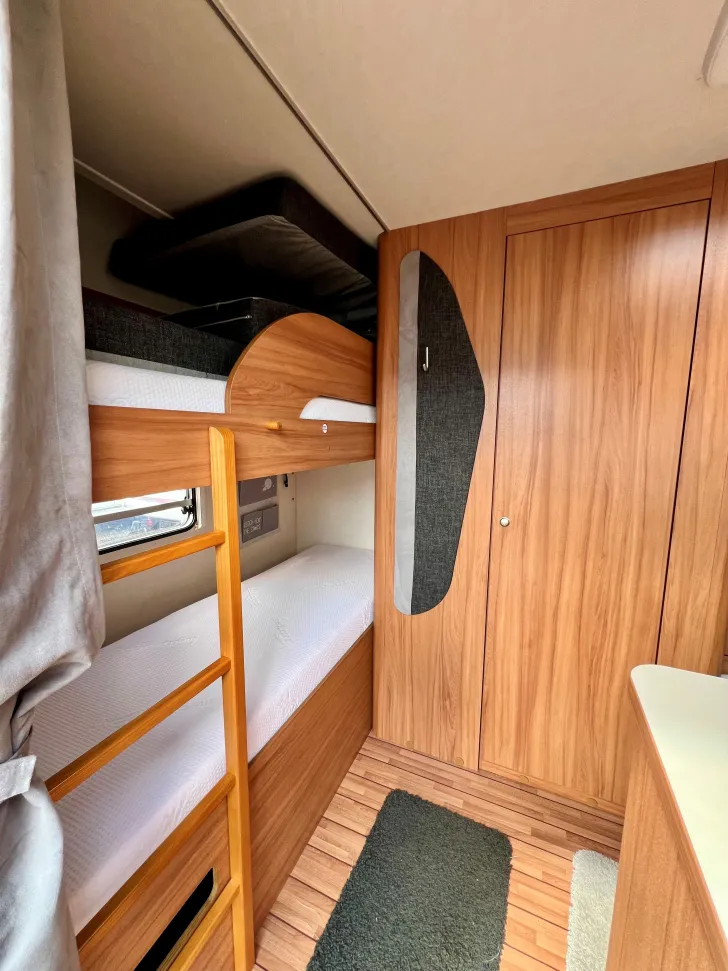 Fahrzeugbild Weinsberg CaraOne 400 LK mit Vorzelt #8