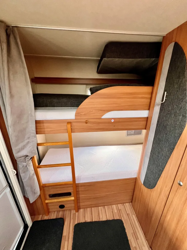 Fahrzeugbild Weinsberg CaraOne 400 LK mit Vorzelt #9