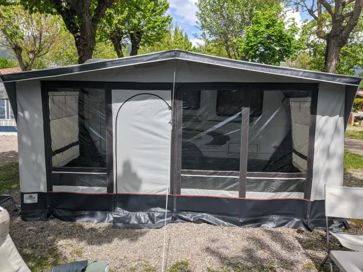 Fahrzeugbild Weinsberg CaraOne 400 LK mit Vorzelt #26