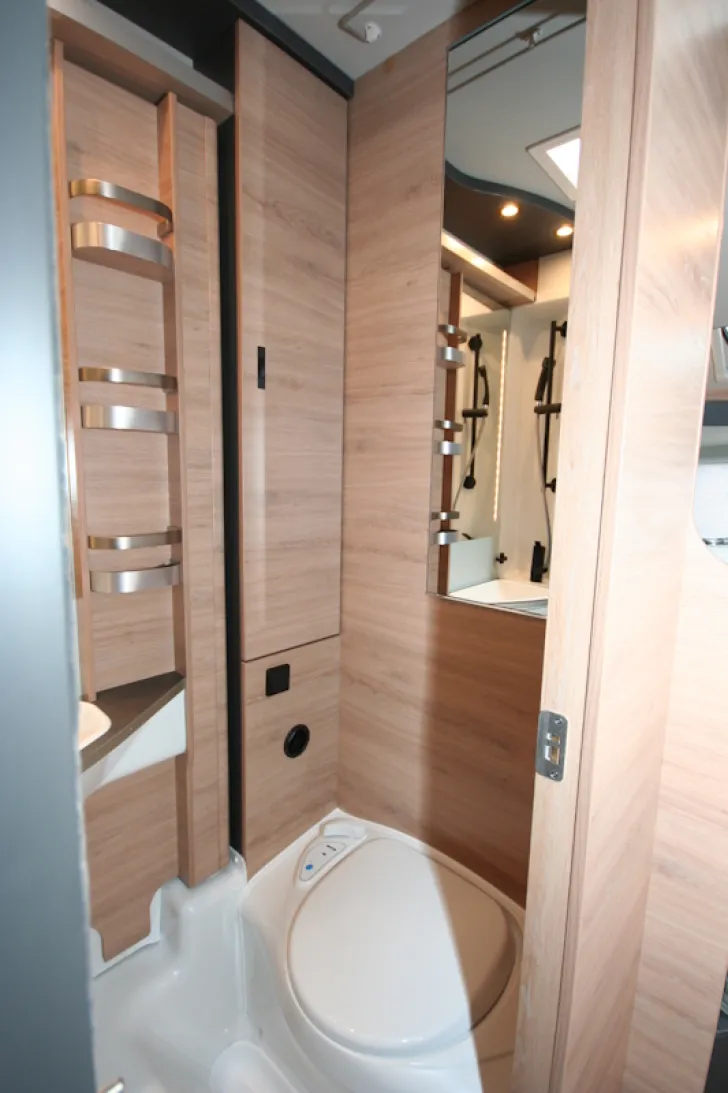 Fahrzeugbild Knaus L!VE WAVE 650 MEG Black Selection #21