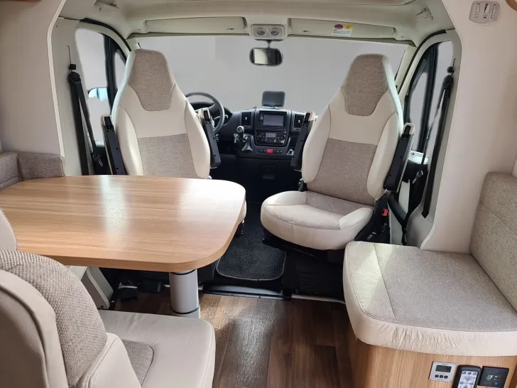 Fahrzeugbild Dethleffs Advantage T 7051 EB Hubstützenanlage #11