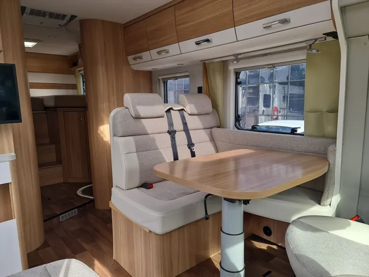 Fahrzeugbild Dethleffs Advantage T 7051 EB Hubstützenanlage #12