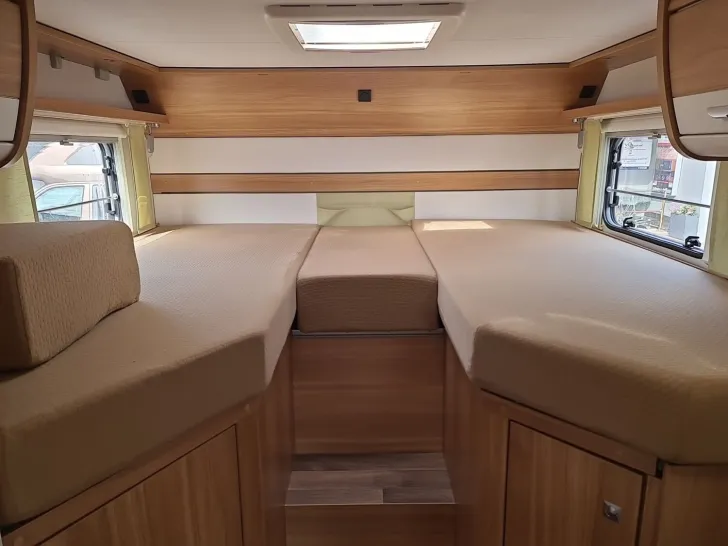 Fahrzeugbild Dethleffs Advantage T 7051 EB Hubstützenanlage #17
