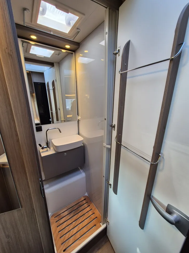 Fahrzeugbild Carado T328 pro+ *LTE-Paket*Hubbett*LED*Bettenumbau* #23