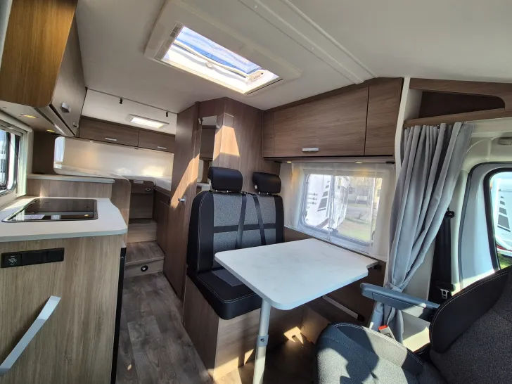 Fahrzeugbild Carado V337 *140 PS Automatik*Holzrost* #13