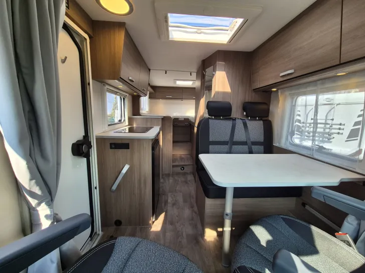 Fahrzeugbild Carado V337 *140 PS Automatik*Holzrost* #14