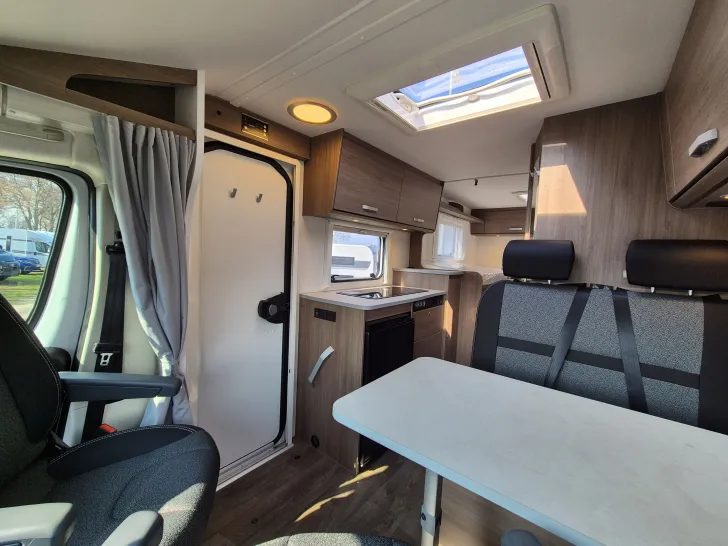 Fahrzeugbild Carado V337 *140 PS Automatik*Holzrost* #15