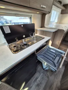 Fahrzeugbild Carado V337 *140 PS Automatik*Holzrost* #19