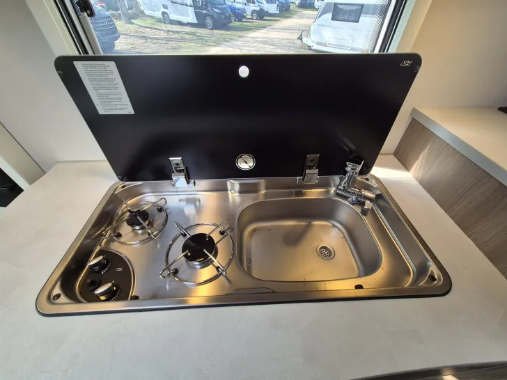 Fahrzeugbild Carado V337 *140 PS Automatik*Holzrost* #20