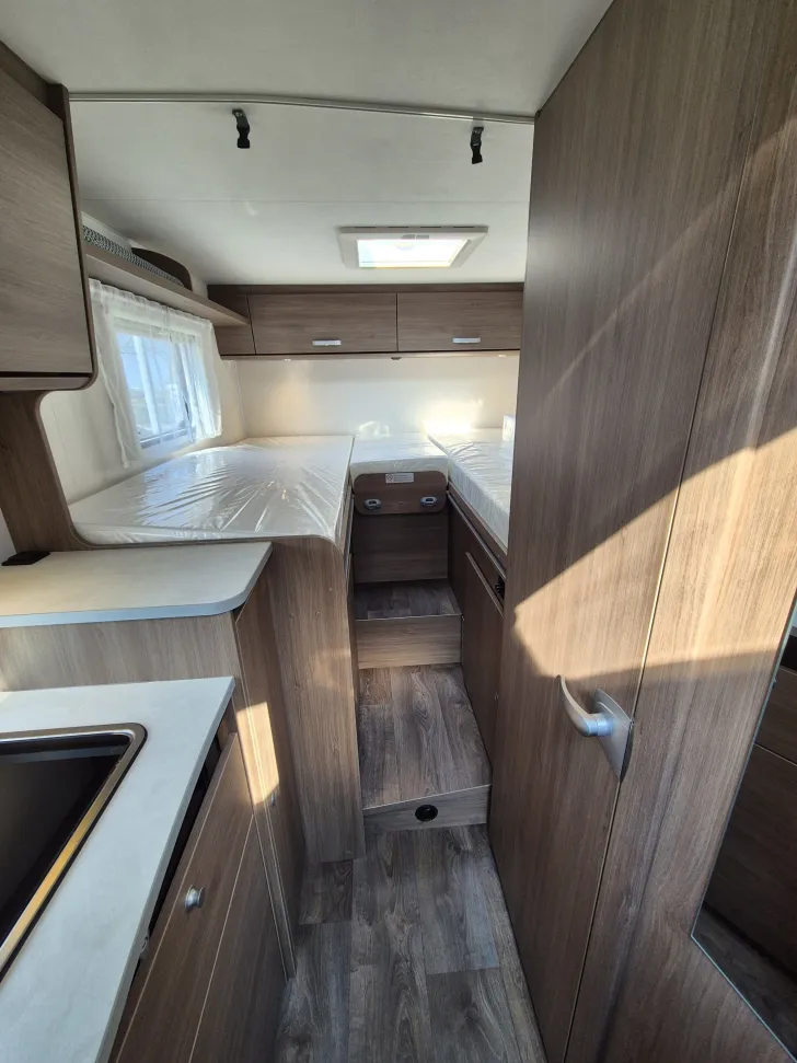 Fahrzeugbild Carado V337 *140 PS Automatik*Holzrost* #22