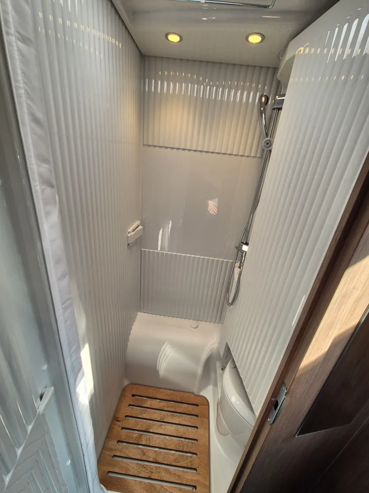 Fahrzeugbild Carado V337 *140 PS Automatik*Holzrost* #25