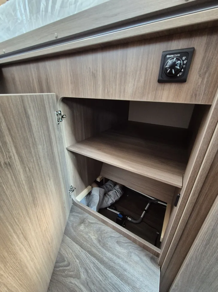 Fahrzeugbild Carado V337 *140 PS Automatik*Holzrost* #27