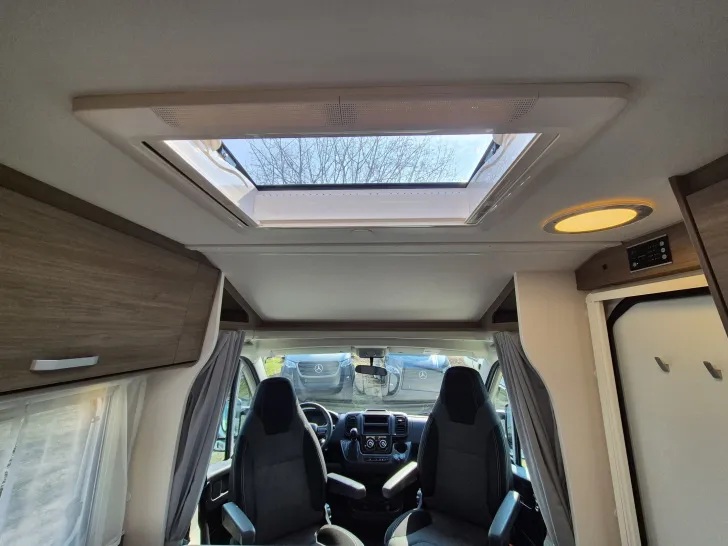 Fahrzeugbild Carado V337 *140 PS Automatik*Holzrost* #36