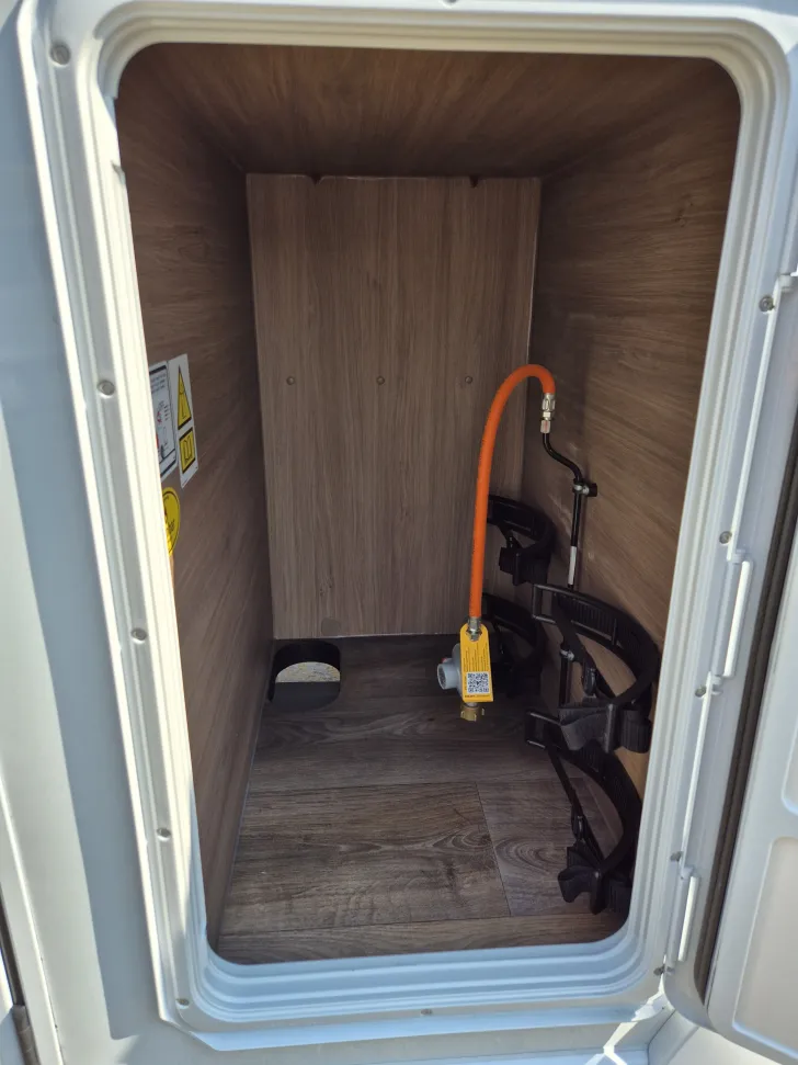 Fahrzeugbild Carado V337 *140 PS Automatik*Holzrost* #38