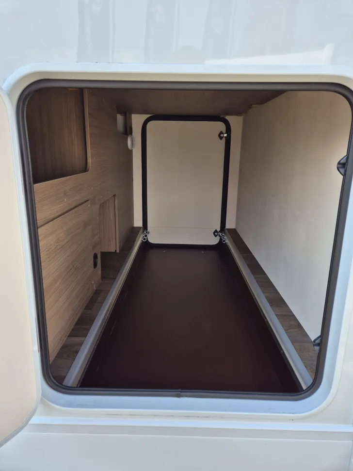 Fahrzeugbild Carado V337 *140 PS Automatik*Holzrost* #40