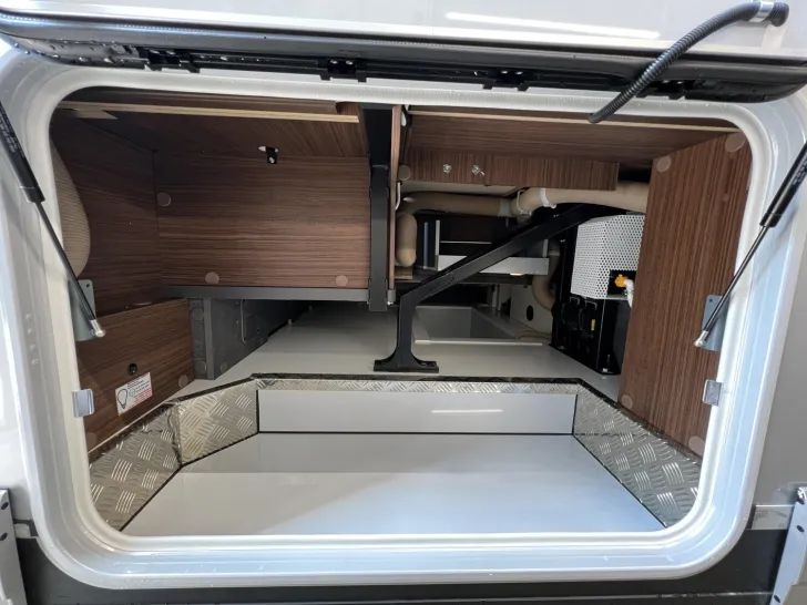 Fahrzeugbild Carthago chic c-line I 4.9 LE L Mercedes (344) #48