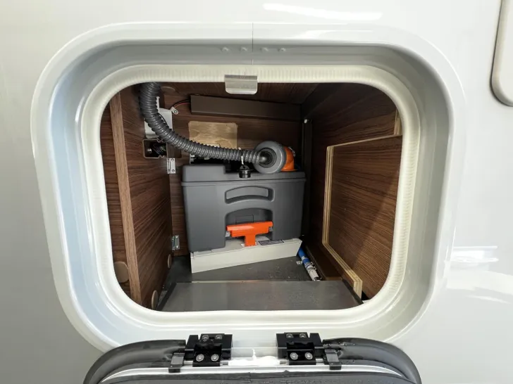 Fahrzeugbild Carthago chic c-line I 4.9 LE L Mercedes (344) #49