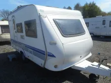 Fahrzeugbild Hobby De Luxe 400 SF Heckleiter Vorzelt 1100kg #3