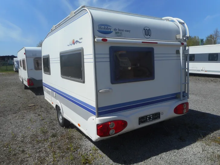 Fahrzeugbild Hobby De Luxe 400 SF Heckleiter Vorzelt 1100kg #5
