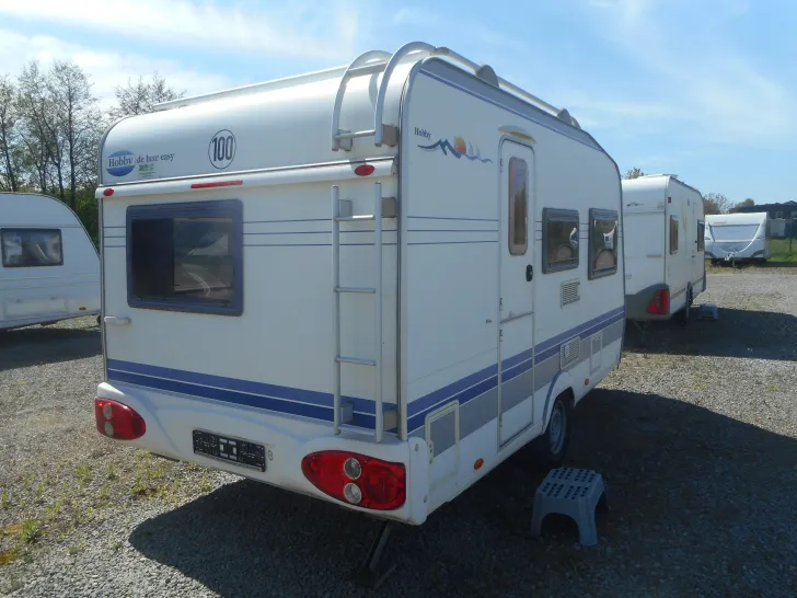 Fahrzeugbild Hobby De Luxe 400 SF Heckleiter Vorzelt 1100kg #1