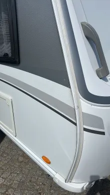 Kleine Delle Hymer Eriba Exciting 471 inkl. Mover XT