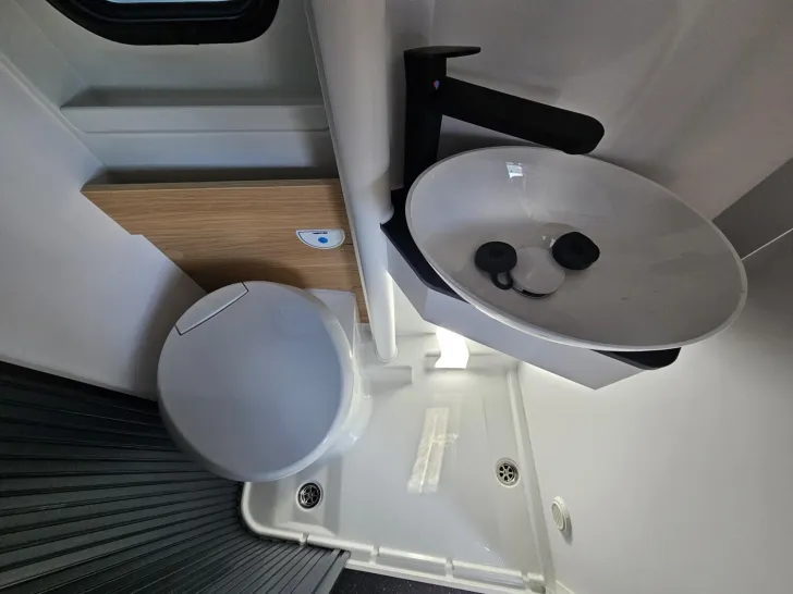 Fahrzeugbild Adria Twin 640 SGX WHITE EDITION #9